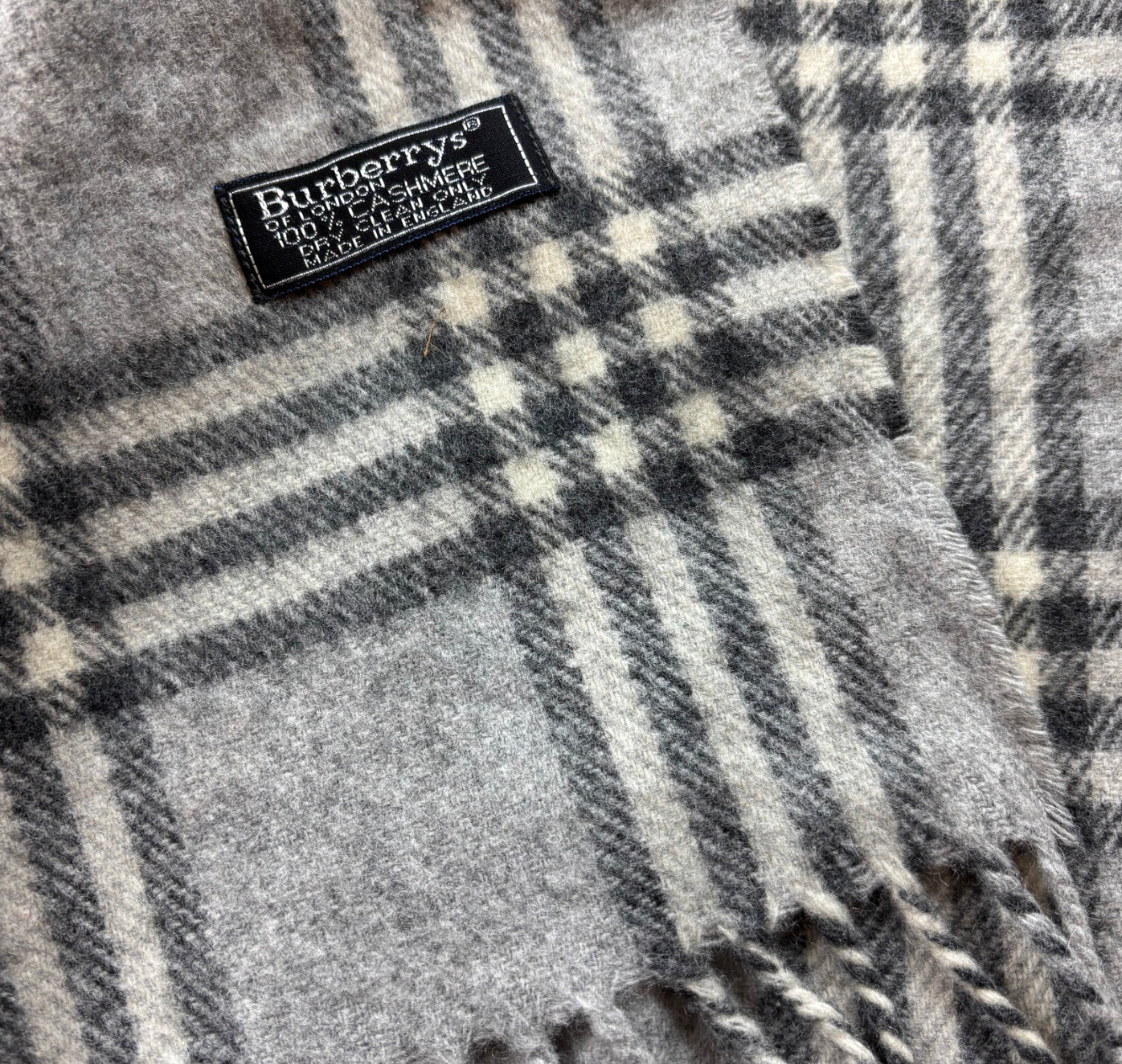 BURBERRY NOVACHECK CASHMERE SCARF LIGHT GREY
